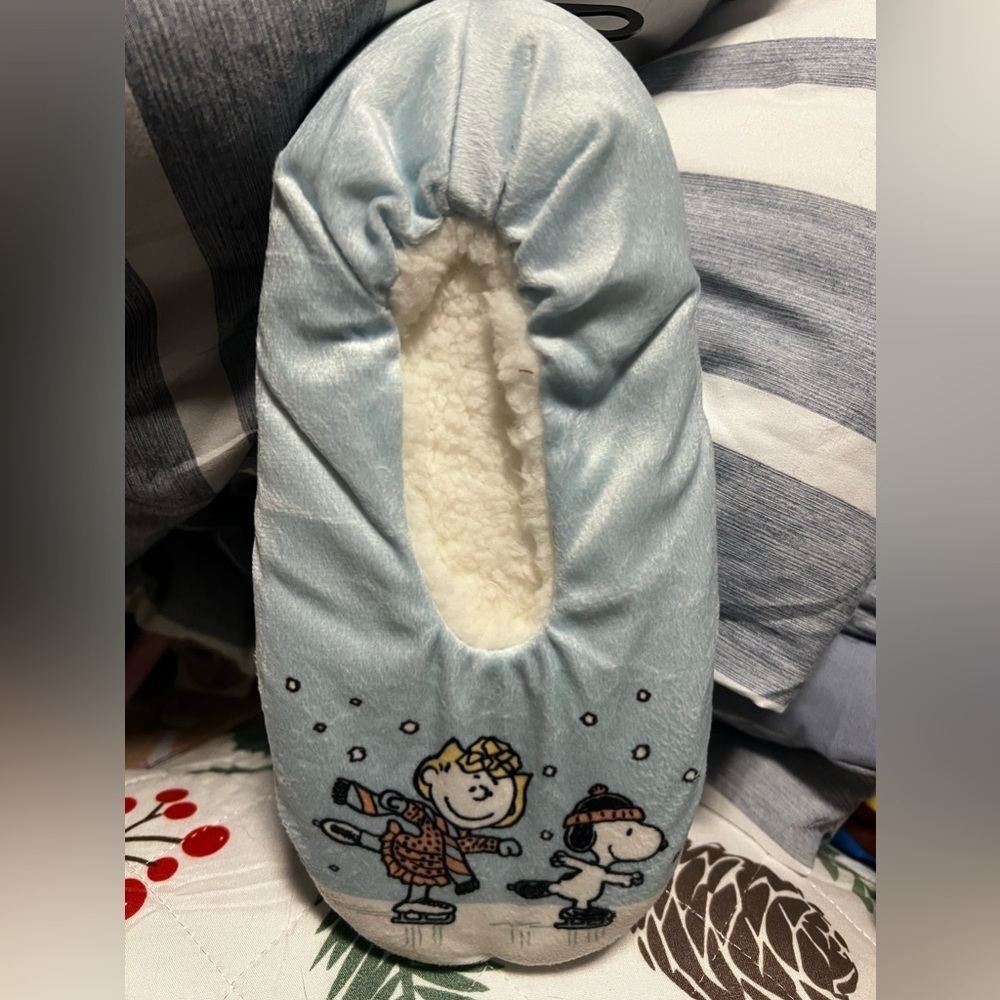 Peanuts Snuggle Toes Slippers NWT